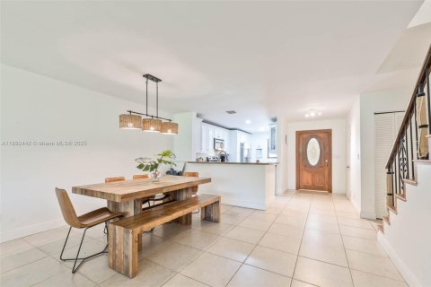 Condominio en venta en Doral, Florida, 2 dormitorios, 173.73 m2 № 1944970 - foto 12