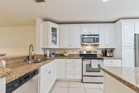 Condominio en venta en Doral, Florida, 2 dormitorios, 173.73 m2 № 1944970 - foto 3