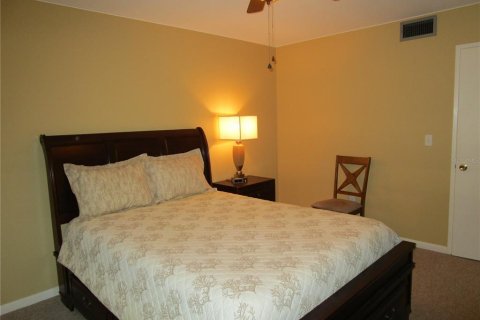 Condo in Saint Petersburg, Florida, 2 bedrooms  № 1529411 - photo 12