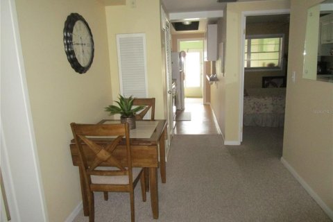 Condo in Saint Petersburg, Florida, 2 bedrooms  № 1529411 - photo 9