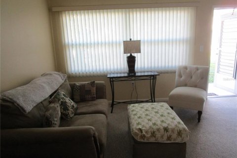 Condo in Saint Petersburg, Florida, 2 bedrooms  № 1529411 - photo 2