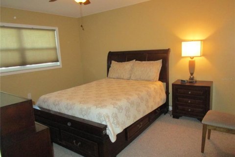Condo in Saint Petersburg, Florida, 2 bedrooms  № 1529411 - photo 11