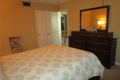 Condo in Saint Petersburg, Florida, 2 bedrooms  № 1529411 - photo 13