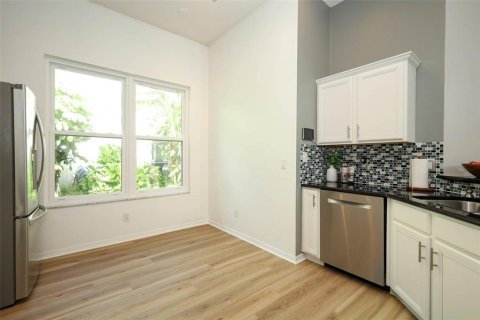 Villa ou maison à vendre à Oviedo, Floride: 4 chambres, 187.2 m2 № 2420588 - photo 8