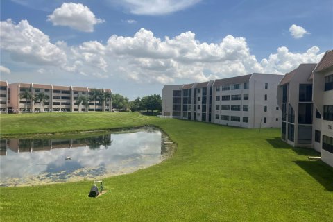 Condo in Sunrise, Florida, 1 bedroom  № 1868605 - photo 17