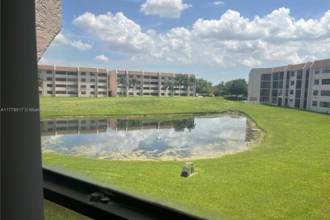 Condo in Sunrise, Florida, 1 bedroom  № 1868605 - photo 16