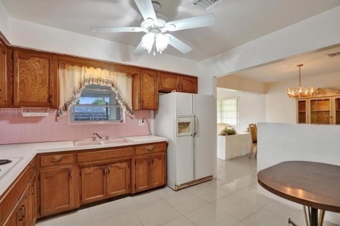 Villa ou maison à vendre à Hollywood, Floride: 3 chambres, 139.54 m2 № 1995850 - photo 11