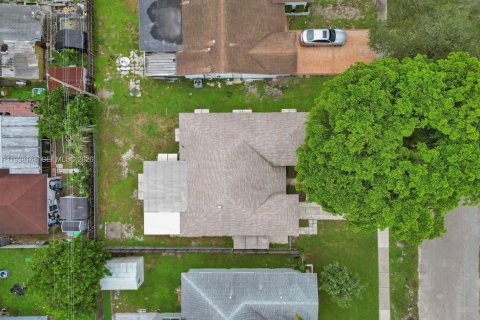 Villa ou maison à vendre à Hollywood, Floride: 3 chambres, 139.54 m2 № 1995850 - photo 2