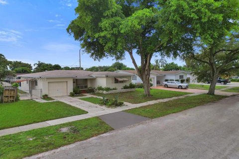 Villa ou maison à Hollywood, Floride 3 chambres, 139.54 m2 № 1995850