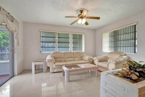 Villa ou maison à vendre à Hollywood, Floride: 3 chambres, 139.54 m2 № 1995850 - photo 8