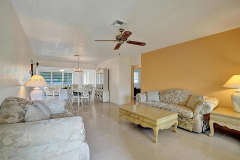 Villa ou maison à vendre à Hollywood, Floride: 3 chambres, 139.54 m2 № 1995850 - photo 4