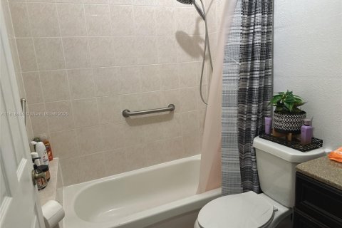 Casa en venta en Miami, Florida, 4 dormitorios, 193.24 m2 № 1786495 - foto 8