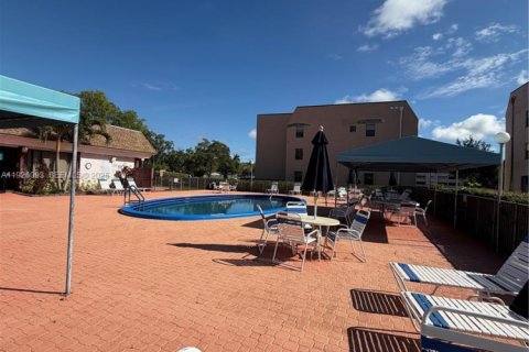 Condominio en venta en Sunrise, Florida, 2 dormitorios № 1985901 - foto 4