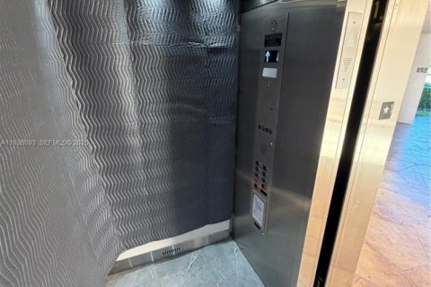 Condominio en venta en Sunrise, Florida, 2 dormitorios № 1985901 - foto 9