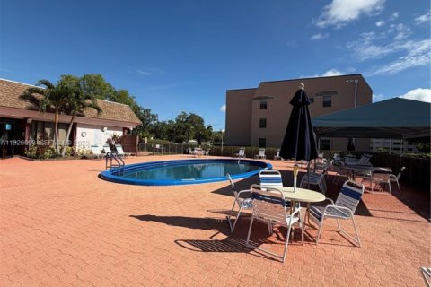 Condominio en venta en Sunrise, Florida, 2 dormitorios № 1985901 - foto 3