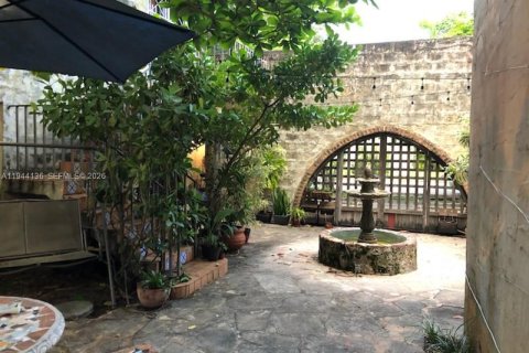 Apartment in Miami, Florida 1 bedroom, 74.32 sq.m. № 2000894 - photo 2