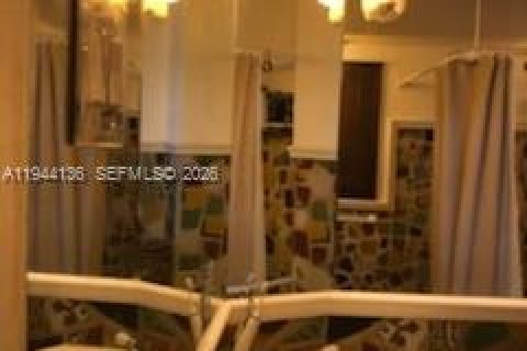 Apartment in Miami, Florida 1 bedroom, 74.32 sq.m. № 2000894 - photo 15