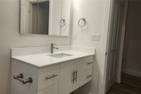 House in Sarasota, Florida 3 bedrooms, 115.57 sq.m. № 2122413 - photo 22