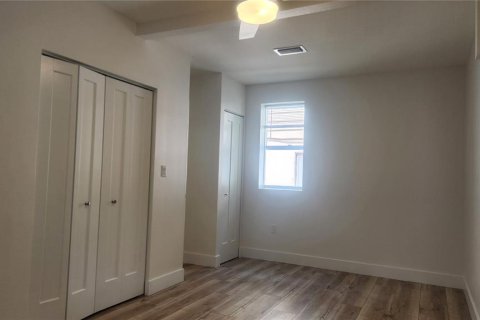 House in Sarasota, Florida 3 bedrooms, 115.57 sq.m. № 2122413 - photo 16