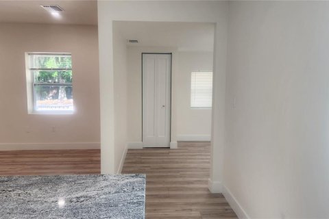 House in Sarasota, Florida 3 bedrooms, 115.57 sq.m. № 2122413 - photo 6