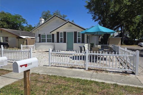 House in Sarasota, Florida 3 bedrooms, 115.57 sq.m. № 2122413