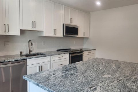 House in Sarasota, Florida 3 bedrooms, 115.57 sq.m. № 2122413 - photo 14