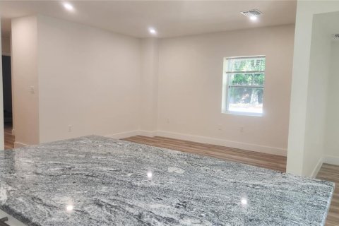 House in Sarasota, Florida 3 bedrooms, 115.57 sq.m. № 2122413 - photo 7
