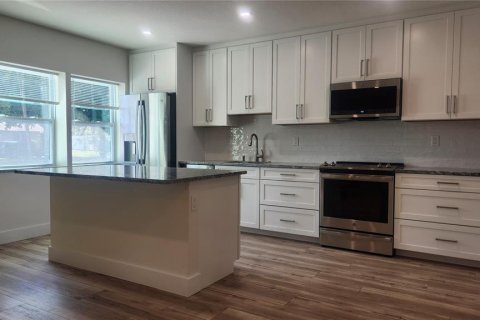 House in Sarasota, Florida 3 bedrooms, 115.57 sq.m. № 2122413 - photo 10