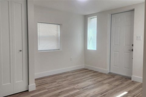 House in Sarasota, Florida 3 bedrooms, 115.57 sq.m. № 2122413 - photo 4