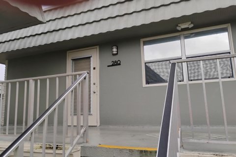Купить кондоминиум в Делрей-Бич, Флорида 5 комнат, 81.75м2, № 2084108 - фото 2