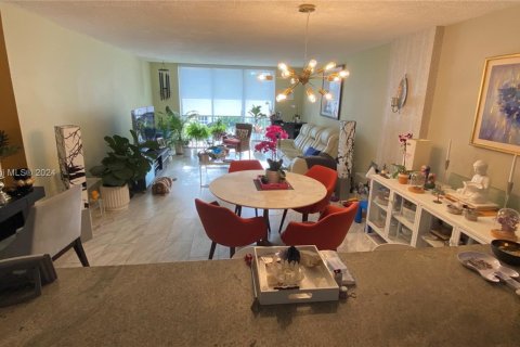 Copropriété à vendre à Aventura, Floride: 1 chambre, 99.03 m2 № 1985242 - photo 6