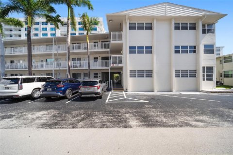 Condominio en venta en Hallandale Beach, Florida, 1 dormitorio, 83.61 m2 № 1893342 - foto 24