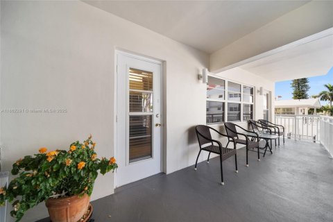 Condominio en venta en Hallandale Beach, Florida, 1 dormitorio, 83.61 m2 № 1893342 - foto 18