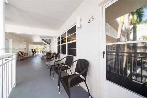 Condominio en venta en Hallandale Beach, Florida, 1 dormitorio, 83.61 m2 № 1893342 - foto 19