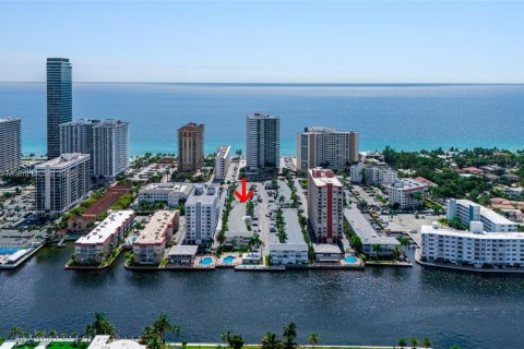Condominio en venta en Hallandale Beach, Florida, 1 dormitorio, 83.61 m2 № 1893342 - foto 23