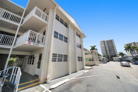 Condominio en venta en Hallandale Beach, Florida, 1 dormitorio, 83.61 m2 № 1893342 - foto 26