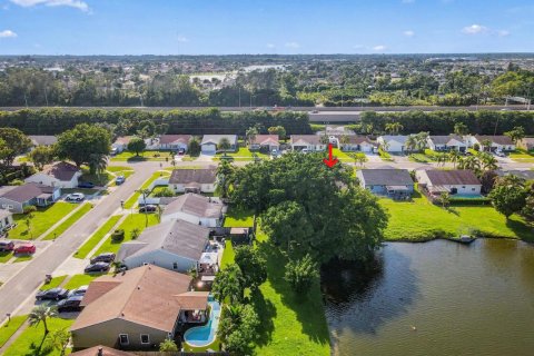 Villa ou maison à vendre à Lake Worth, Floride: 3 chambres, 121.7 m2 № 2433904 - photo 2