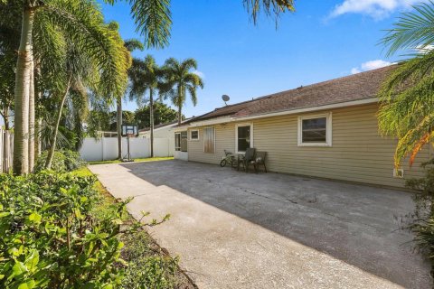 Villa ou maison à vendre à Lake Worth, Floride: 3 chambres, 121.7 m2 № 2433904 - photo 24