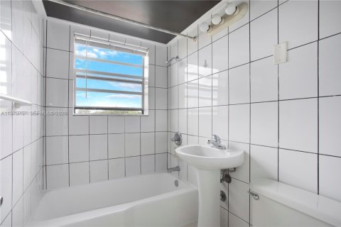 Copropriété à vendre à Miami, Floride: 2 chambres, 47.38 m2 № 2046223 - photo 12