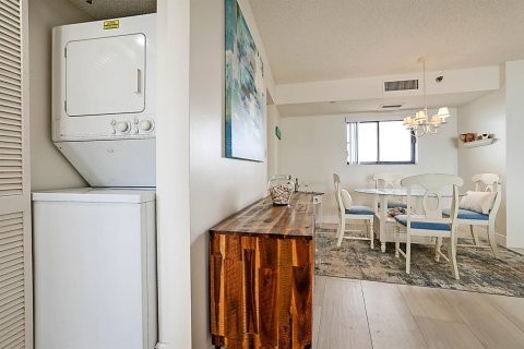Condo in Jupiter, Florida, 2 bedrooms № 2147175 - photo 23