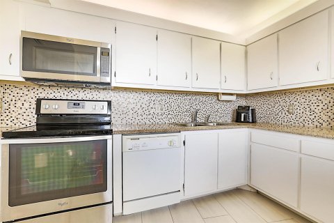 Condo in Jupiter, Florida, 2 bedrooms № 2147175 - photo 11