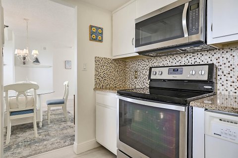 Condo in Jupiter, Florida, 2 bedrooms № 2147175 - photo 13
