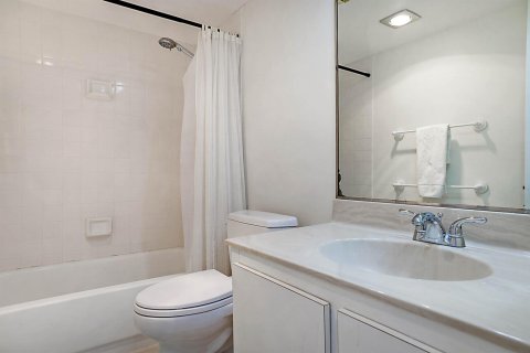 Condo in Jupiter, Florida, 2 bedrooms № 2147175 - photo 22