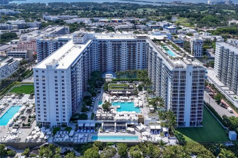 Condo in Miami Beach, Florida, 3 bedrooms № 2081349 - photo 23