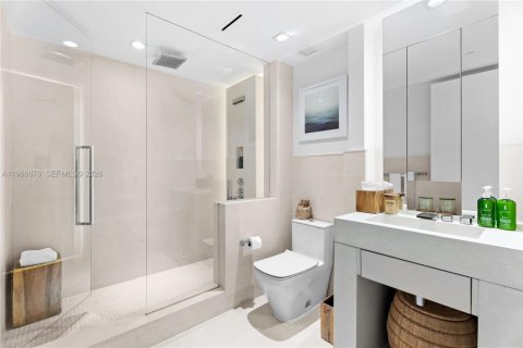Condo in Miami Beach, Florida, 3 bedrooms № 2081349 - photo 16