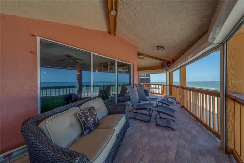 House in Redington Shores, Florida 8 bedrooms, 518.39 sq.m. № 1687139 - photo 5