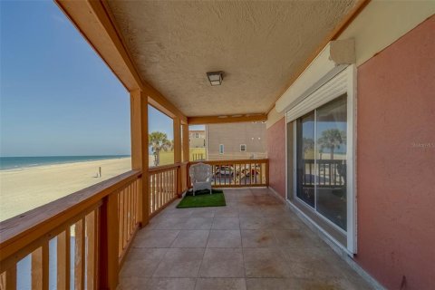 House in Redington Shores, Florida 8 bedrooms, 518.39 sq.m. № 1687139 - photo 10