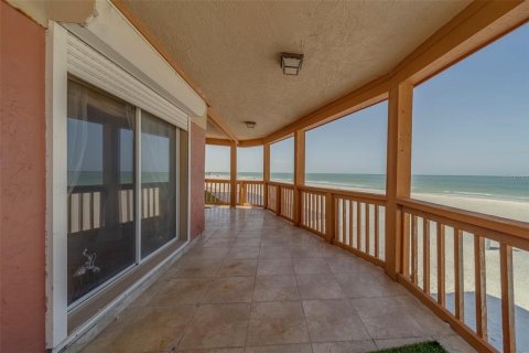 House in Redington Shores, Florida 8 bedrooms, 518.39 sq.m. № 1687139 - photo 11