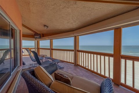House in Redington Shores, Florida 8 bedrooms, 518.39 sq.m. № 1687139 - photo 6