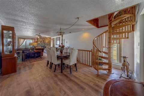 House in Redington Shores, Florida 8 bedrooms, 518.39 sq.m. № 1687139 - photo 29